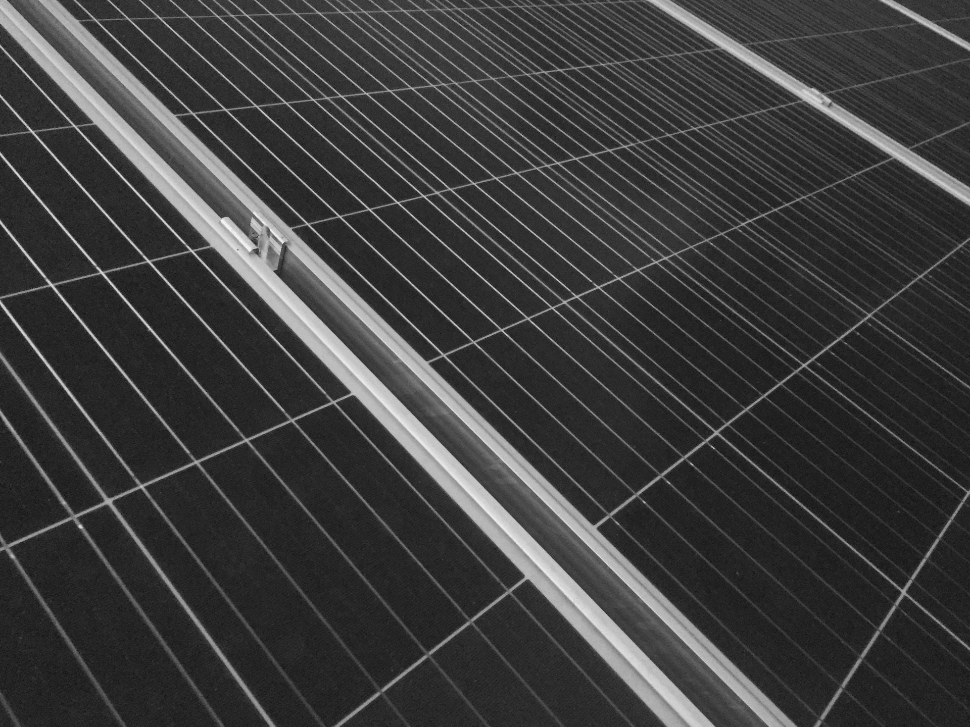 solceller monterade på en fastighet